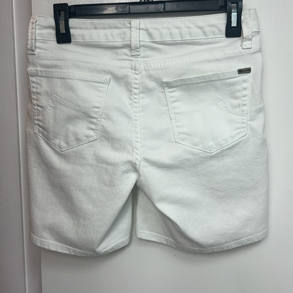 81. Max Jeans, white Denim shorts, size 2, 5 pockets, 7” inseam, 8” rise EUC - Picture 2 of 7